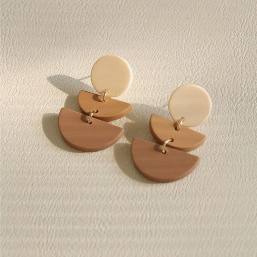 Elegant Cream and Tan Earrings